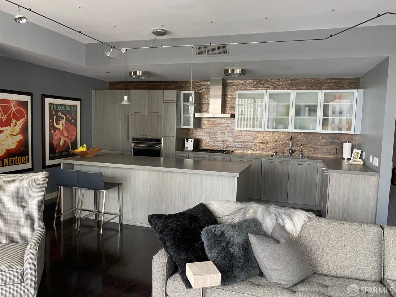 Photo #2: 425079125 Listing 