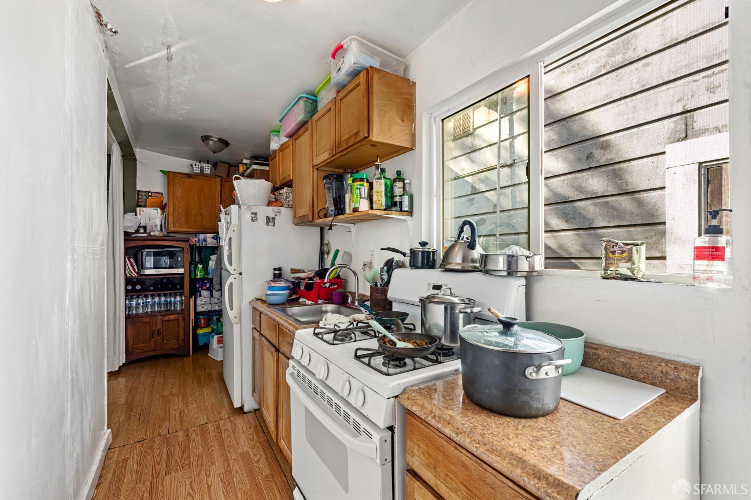 Detail Gallery Image 3 of 4 For 1048 Oak St, San Francisco,  CA 94117 - – Beds | – Baths