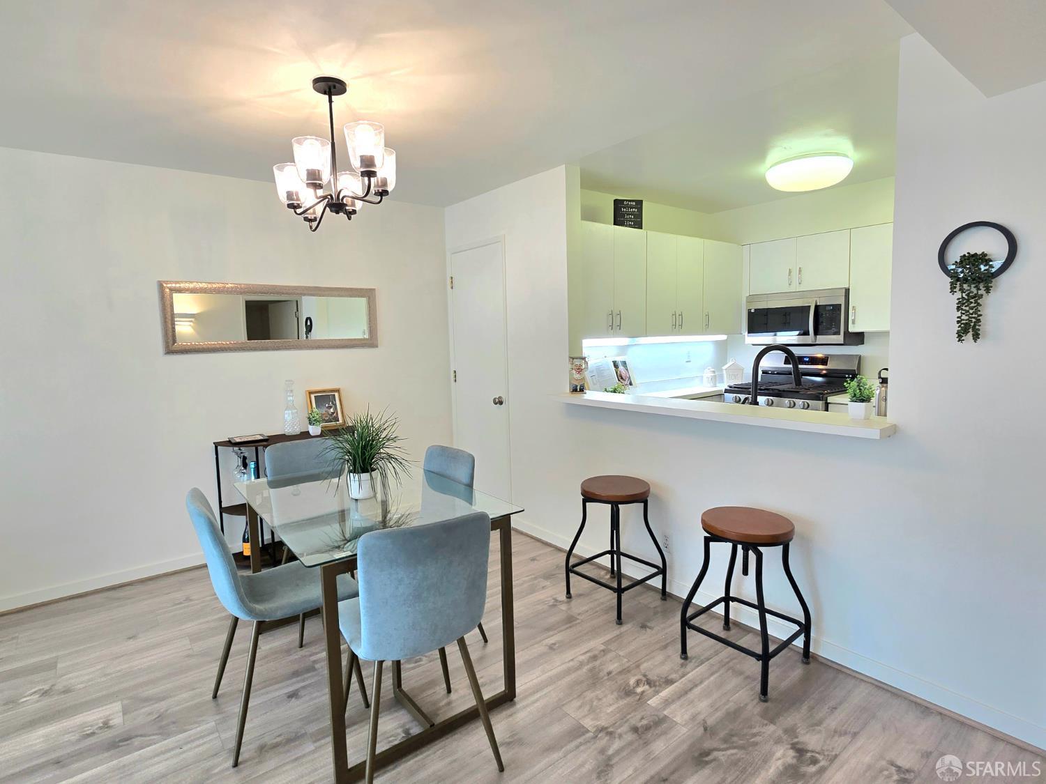 Photo #9: 425077447 Listing: Photo #9