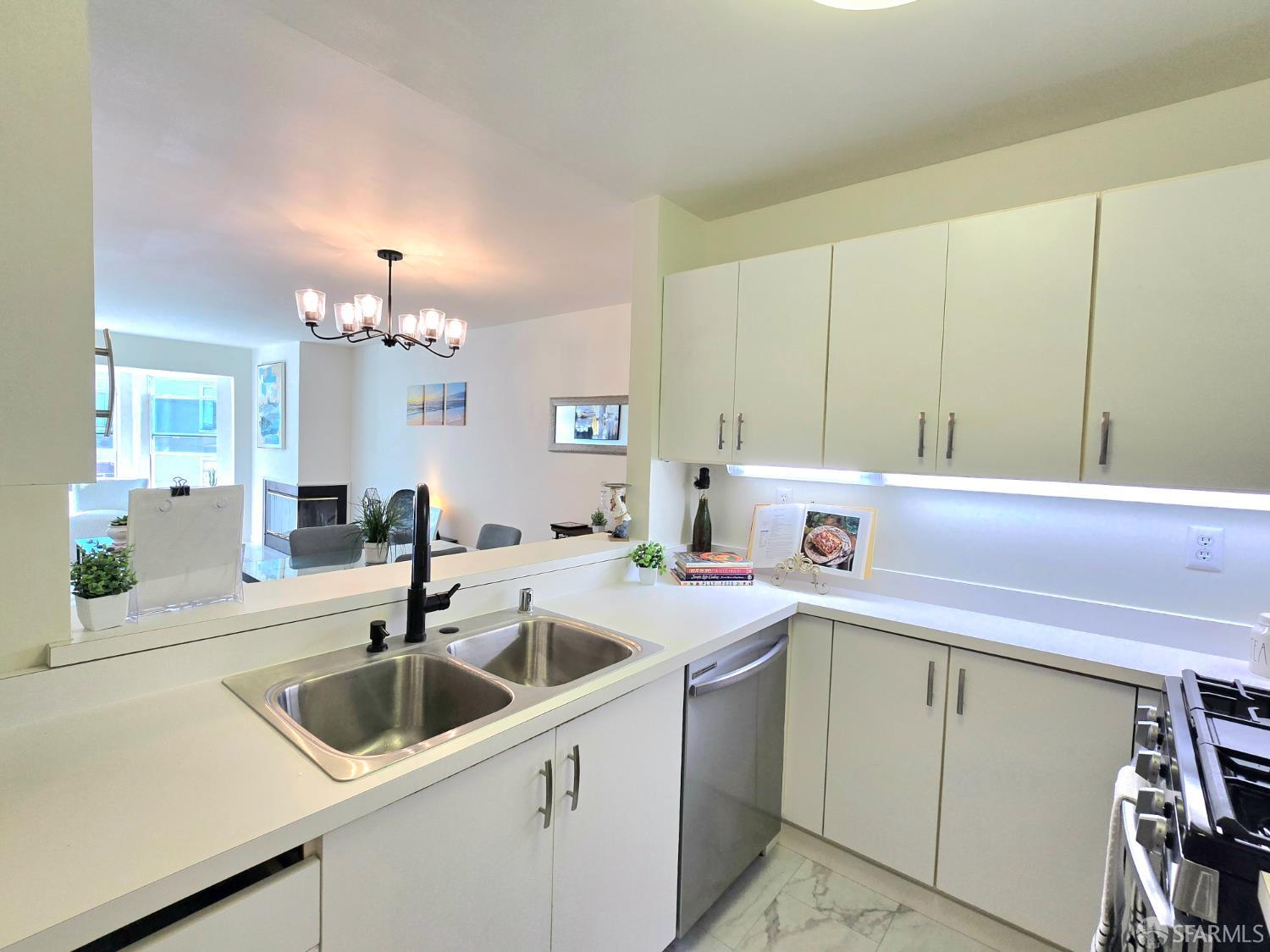 Photo #17: 425077447 Listing: Photo #17