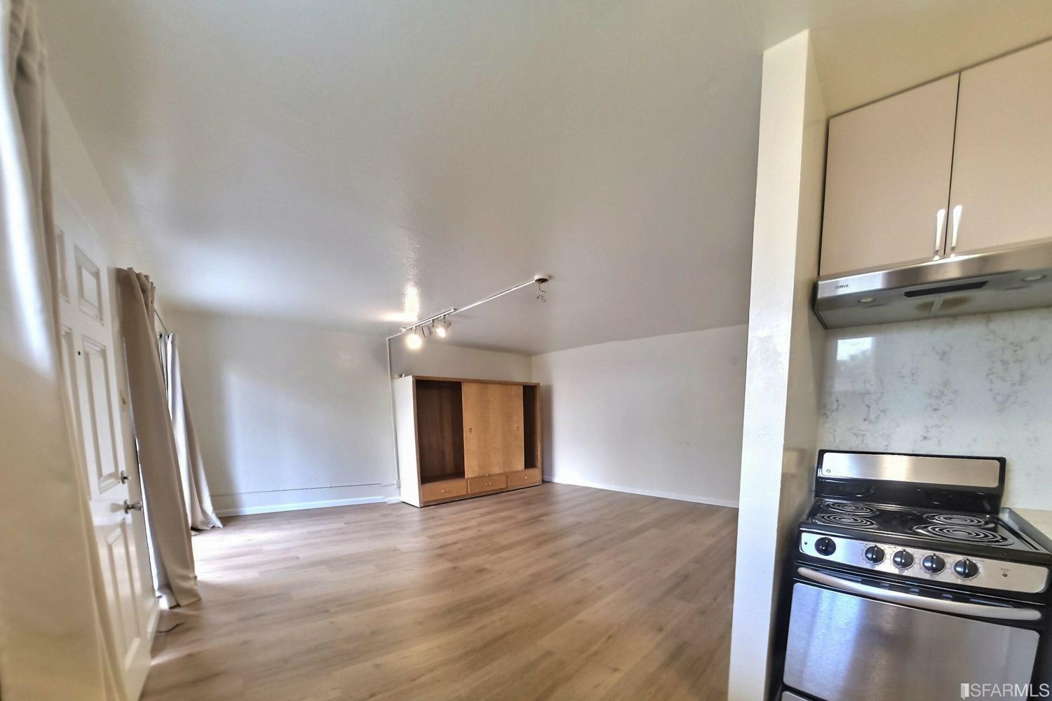 Detail Gallery Image 4 of 18 For 1907 Greenwich St #4,  San Francisco,  CA 94123 - 0 Beds | 1 Baths