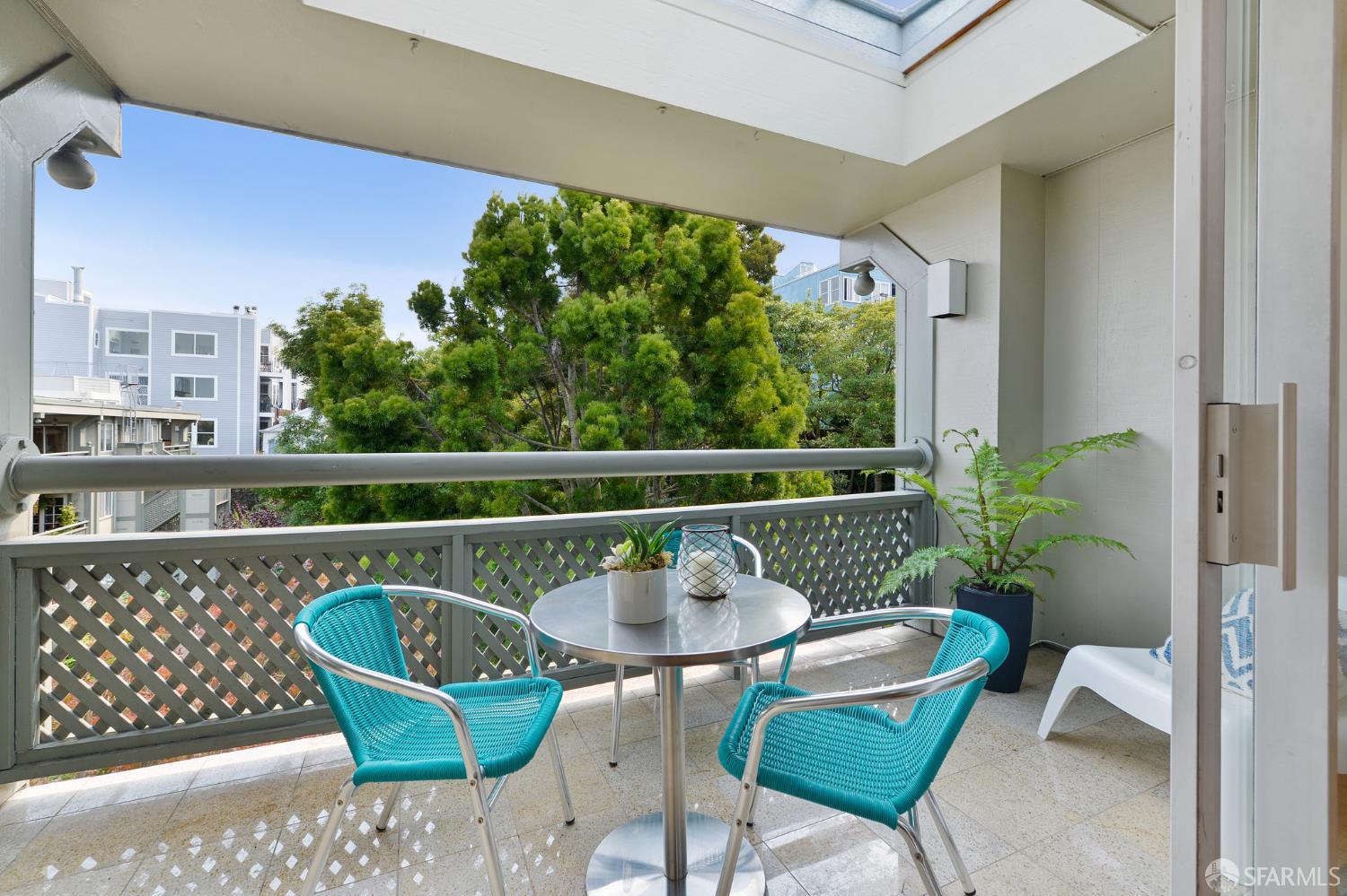 Photo #4: 425079388 Listing 