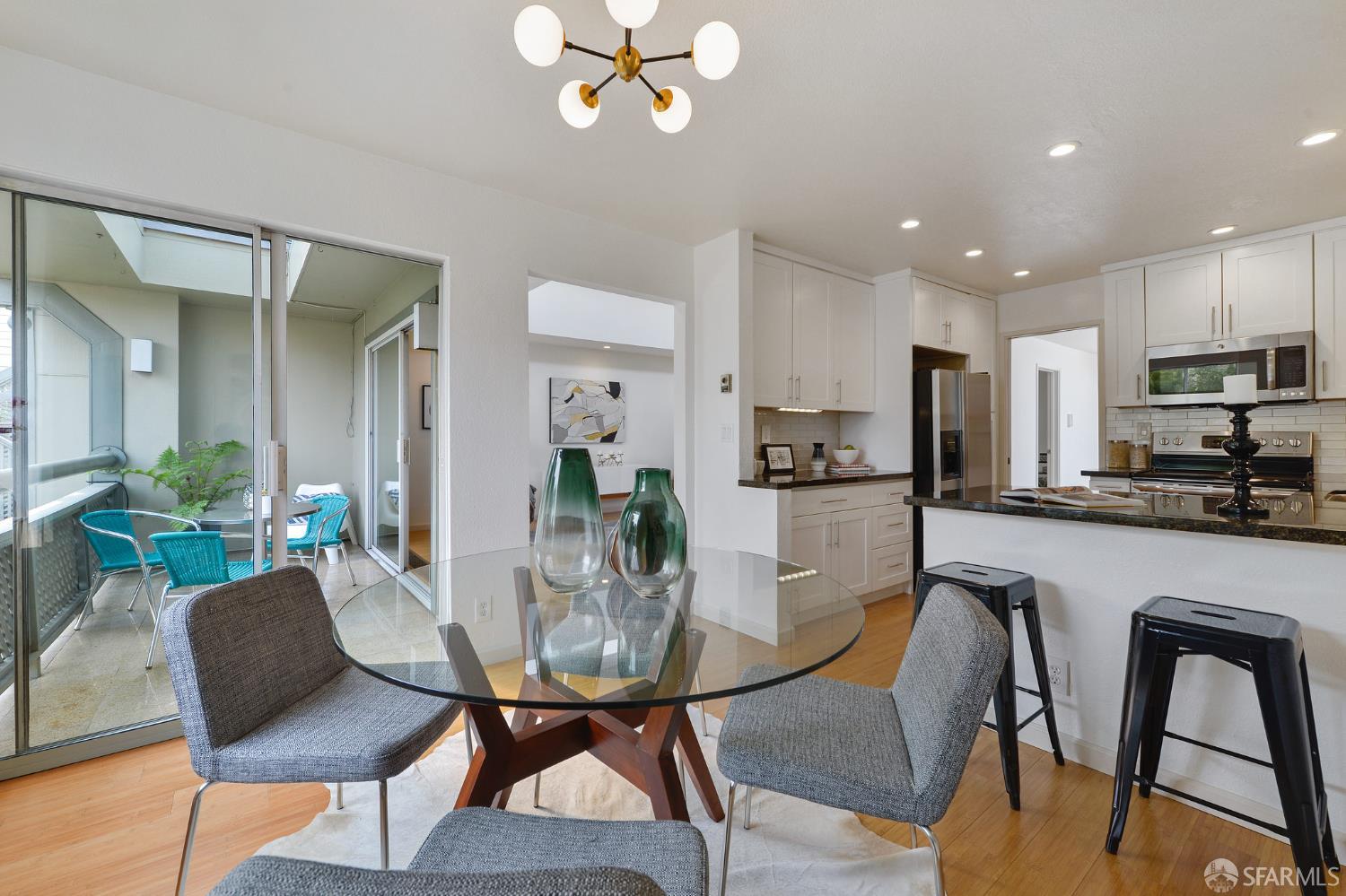 Photo #3: 425079388 Listing 