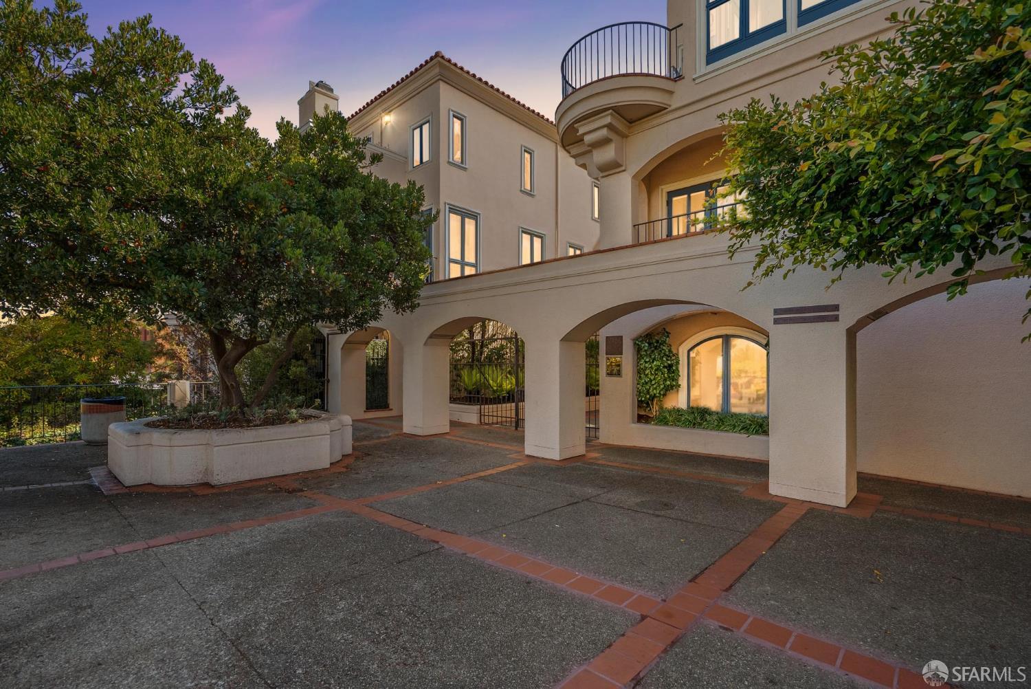 Detail Gallery Image 70 of 73 For 165 Francisco St #11,  San Francisco,  CA 94133 - 3 Beds | 2/1 Baths