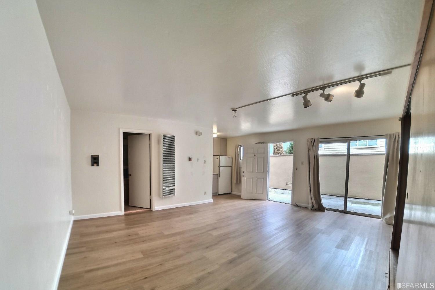 Detail Gallery Image 2 of 18 For 1907 Greenwich St #4,  San Francisco,  CA 94123 - 0 Beds | 1 Baths