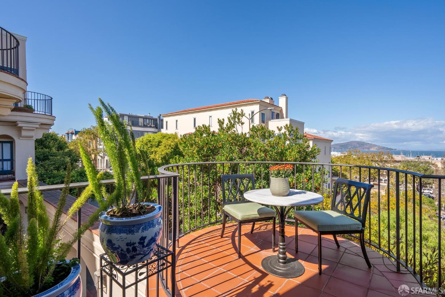 Detail Gallery Image 36 of 73 For 165 Francisco St #11,  San Francisco,  CA 94133 - 3 Beds | 2/1 Baths