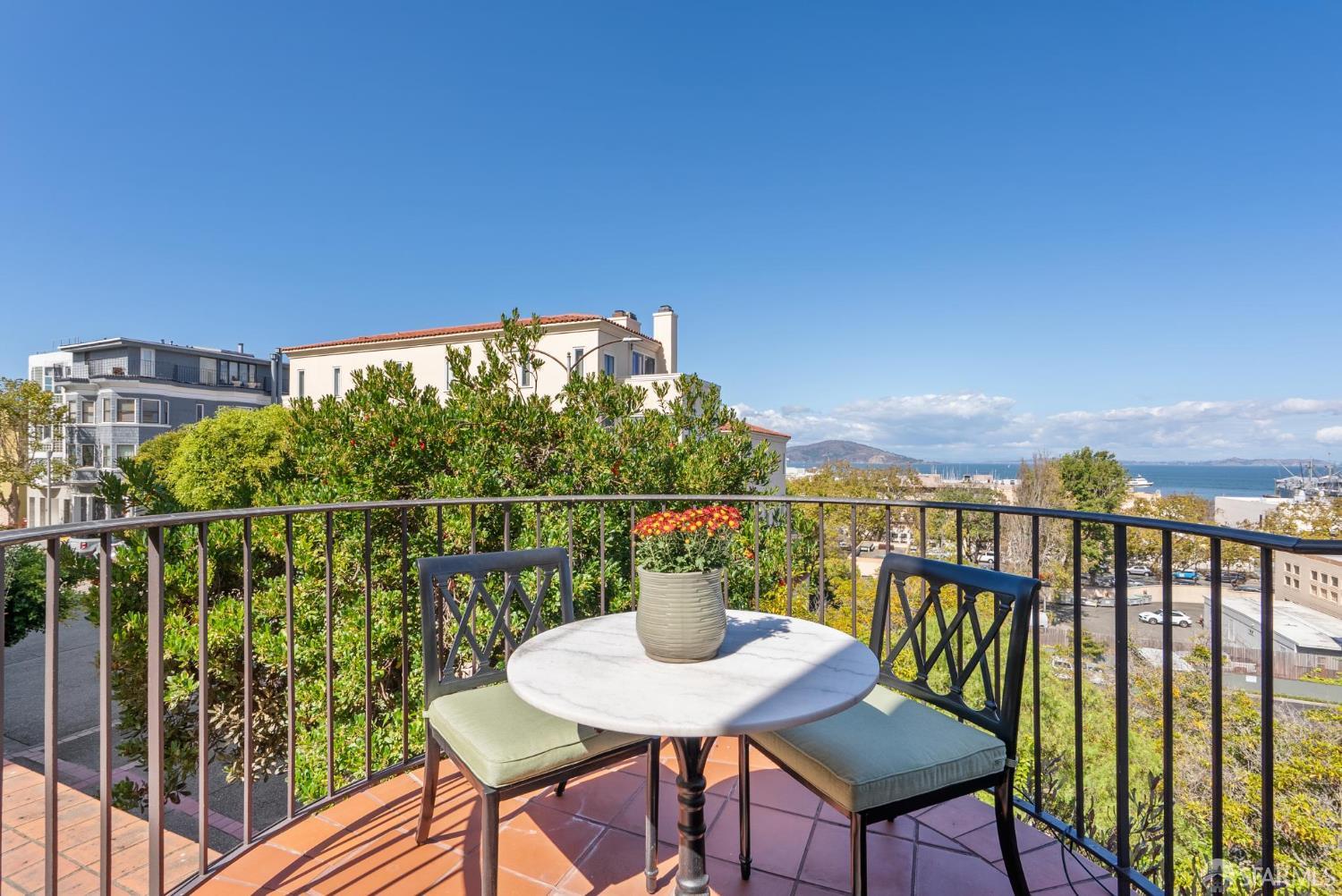 Detail Gallery Image 33 of 73 For 165 Francisco St #11,  San Francisco,  CA 94133 - 3 Beds | 2/1 Baths