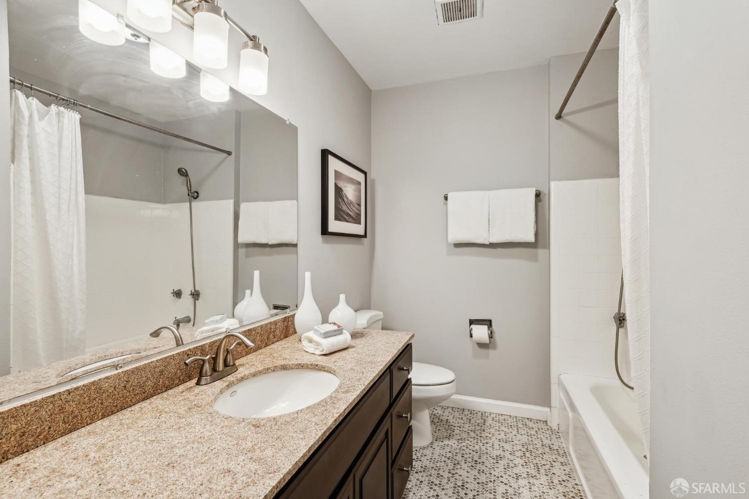Detail Gallery Image 23 of 35 For 1425 Lakeside Dr #109,  Oakland,  CA 94612 - 2 Beds | 2 Baths