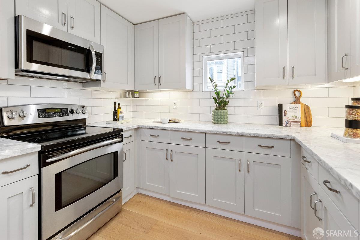 Detail Gallery Image 10 of 22 For 350 Broderick St #214,  San Francisco,  CA 94117 - 2 Beds | 2 Baths