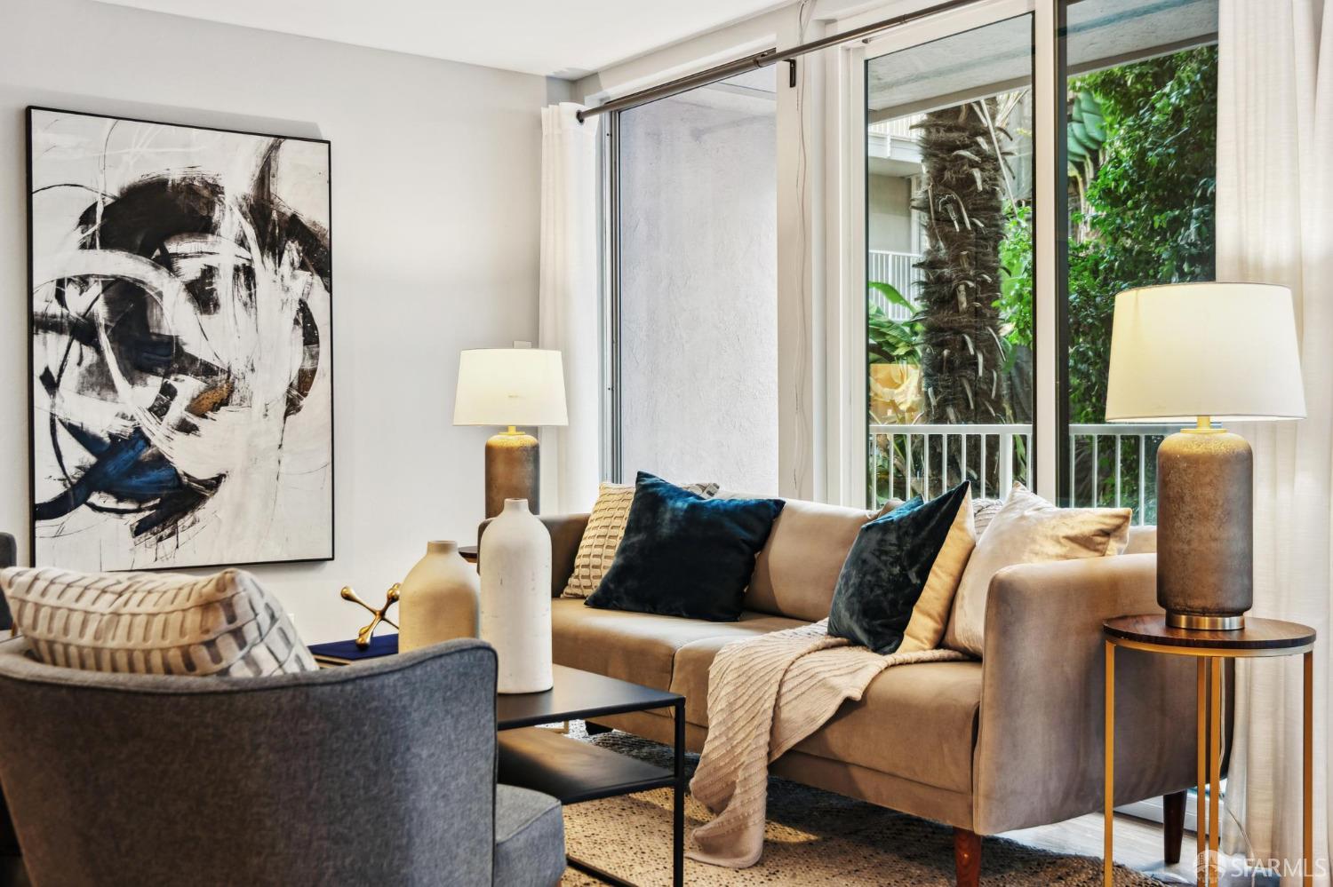 Detail Gallery Image 6 of 35 For 1425 Lakeside Dr #109,  Oakland,  CA 94612 - 2 Beds | 2 Baths