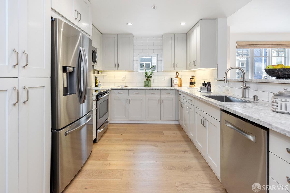 Detail Gallery Image 8 of 22 For 350 Broderick St #214,  San Francisco,  CA 94117 - 2 Beds | 2 Baths