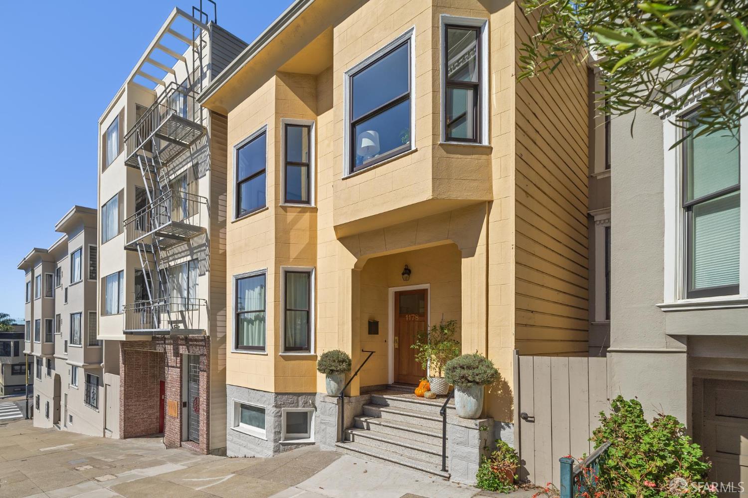 Photo #2: 425079481 Listing 