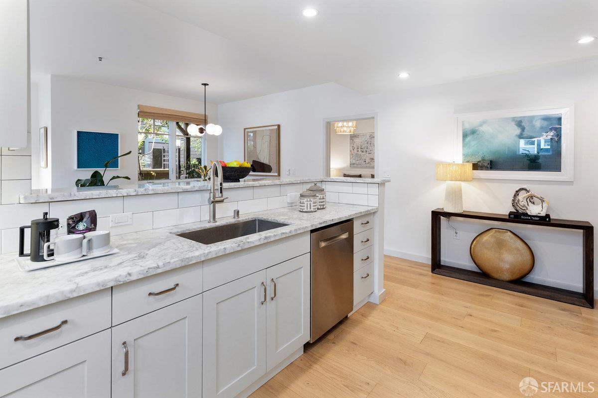 Detail Gallery Image 11 of 22 For 350 Broderick St #214,  San Francisco,  CA 94117 - 2 Beds | 2 Baths