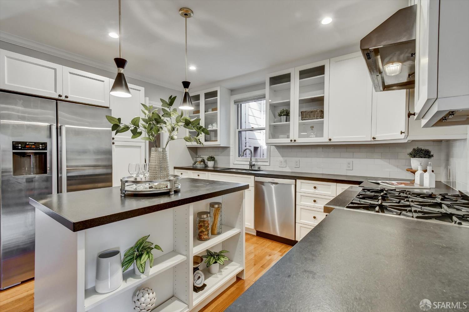 Detail Gallery Image 25 of 62 For 1258 York St, San Francisco,  CA 94110 - 3 Beds | 2/1 Baths