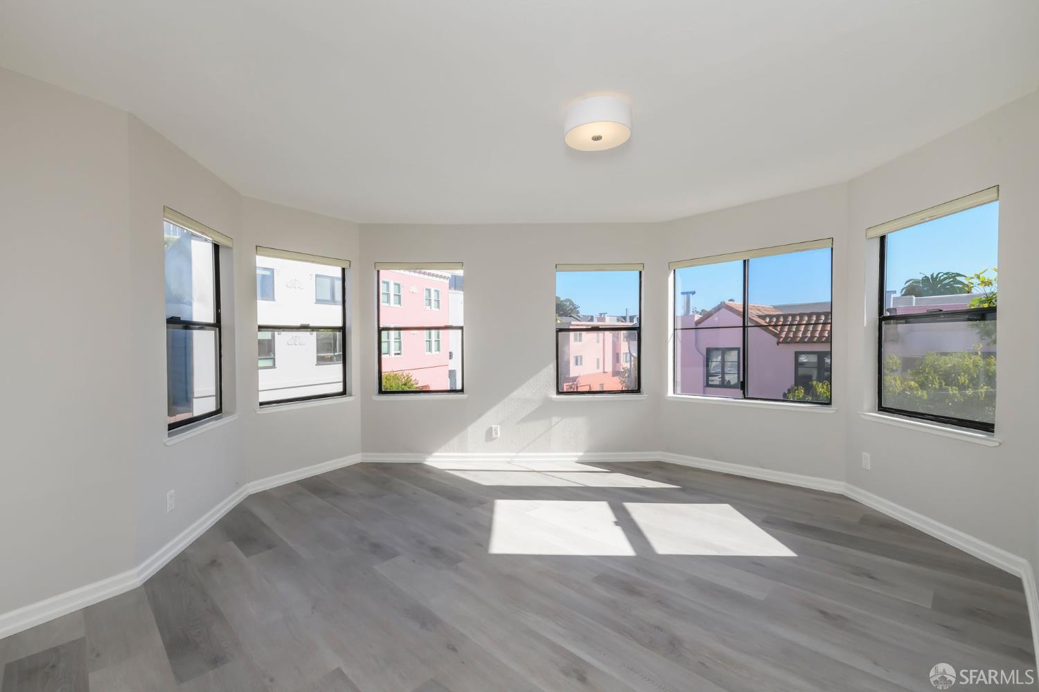 Detail Gallery Image 4 of 23 For 12 Hattie St #3,  San Francisco,  CA 94114 - 3 Beds | 3 Baths