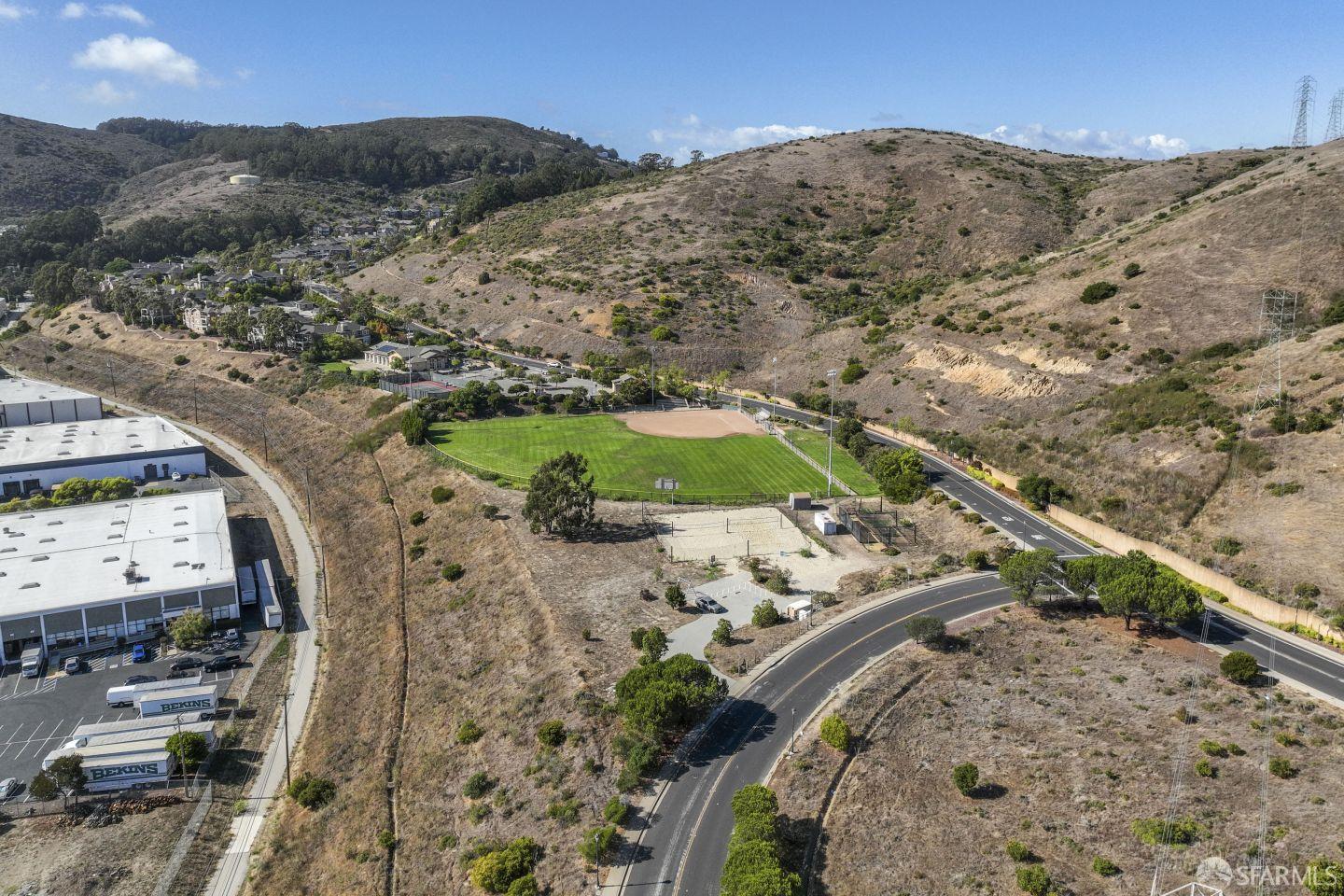 Detail Gallery Image 38 of 50 For 141 Kestrel Ct, Brisbane,  CA 94005 - 2 Beds | 2 Baths