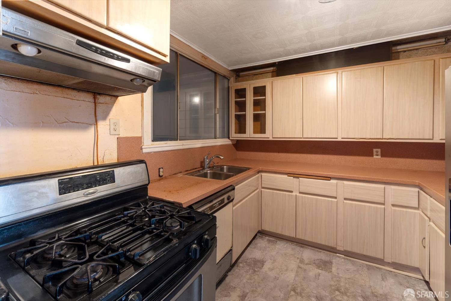 Detail Gallery Image 12 of 64 For 424 Garfield St, San Francisco,  CA 94132 - 4 Beds | 2 Baths