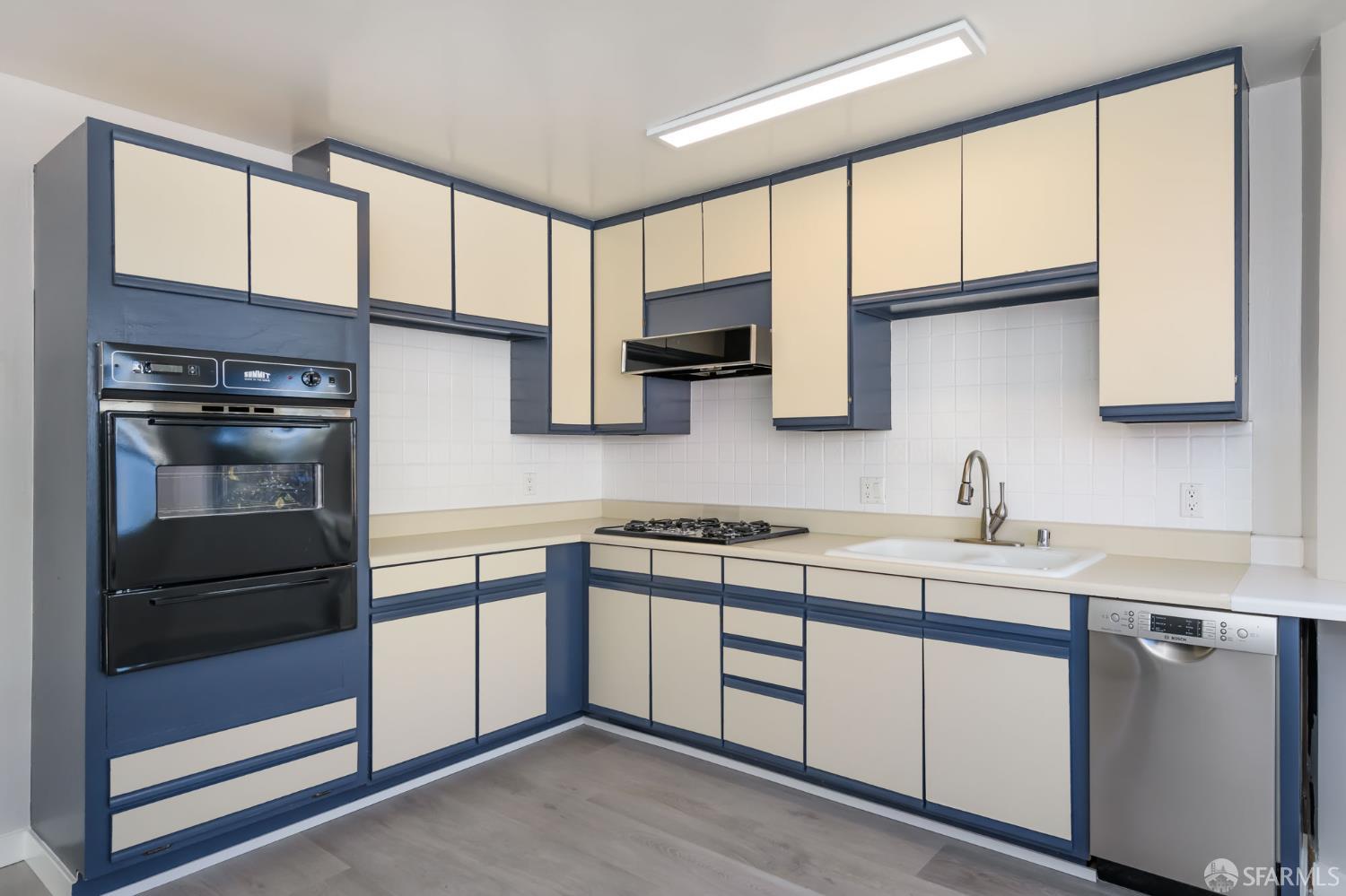 Detail Gallery Image 5 of 23 For 12 Hattie St #3,  San Francisco,  CA 94114 - 3 Beds | 3 Baths