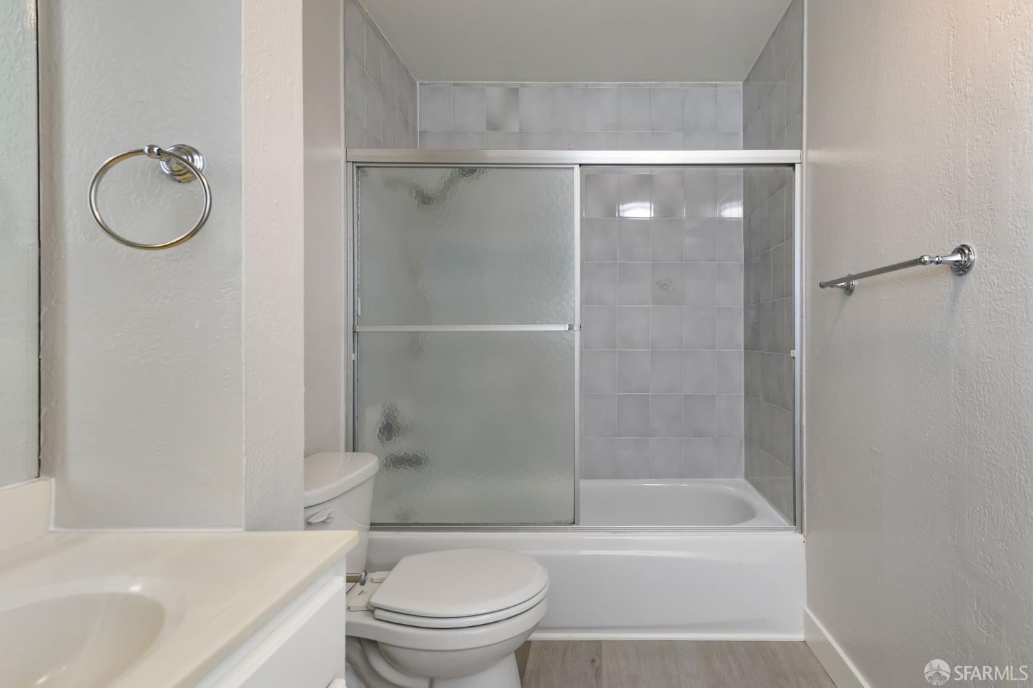 Detail Gallery Image 9 of 23 For 12 Hattie St #3,  San Francisco,  CA 94114 - 3 Beds | 3 Baths