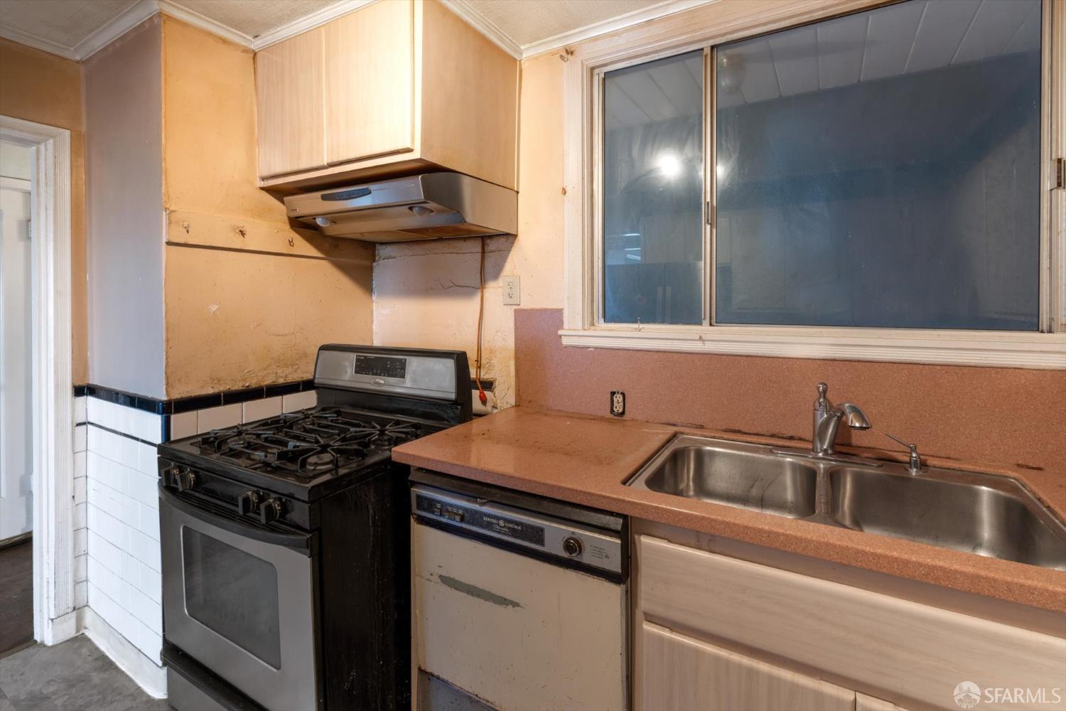 Detail Gallery Image 13 of 64 For 424 Garfield St, San Francisco,  CA 94132 - 4 Beds | 2 Baths