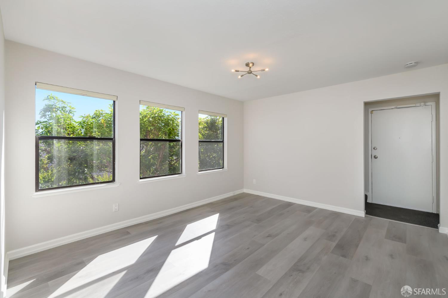 Detail Gallery Image 3 of 23 For 12 Hattie St #3,  San Francisco,  CA 94114 - 3 Beds | 3 Baths