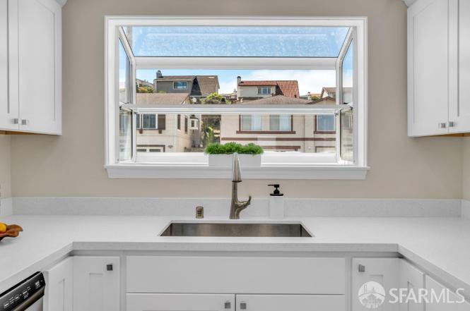 Detail Gallery Image 10 of 61 For 123 Appian Way, South San Francisco,  CA 94080 - 4 Beds | 3 Baths