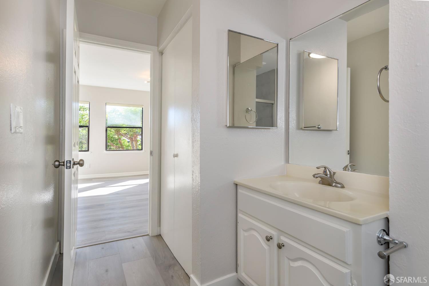 Detail Gallery Image 10 of 23 For 12 Hattie St #3,  San Francisco,  CA 94114 - 3 Beds | 3 Baths