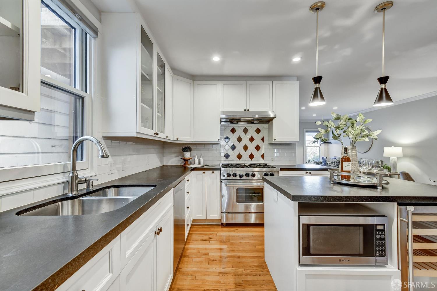 Detail Gallery Image 20 of 62 For 1258 York St, San Francisco,  CA 94110 - 3 Beds | 2/1 Baths