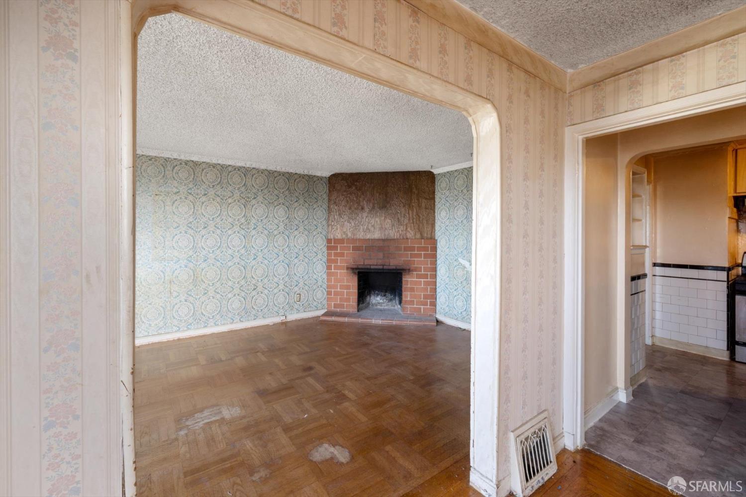 Detail Gallery Image 5 of 64 For 424 Garfield St, San Francisco,  CA 94132 - 4 Beds | 2 Baths