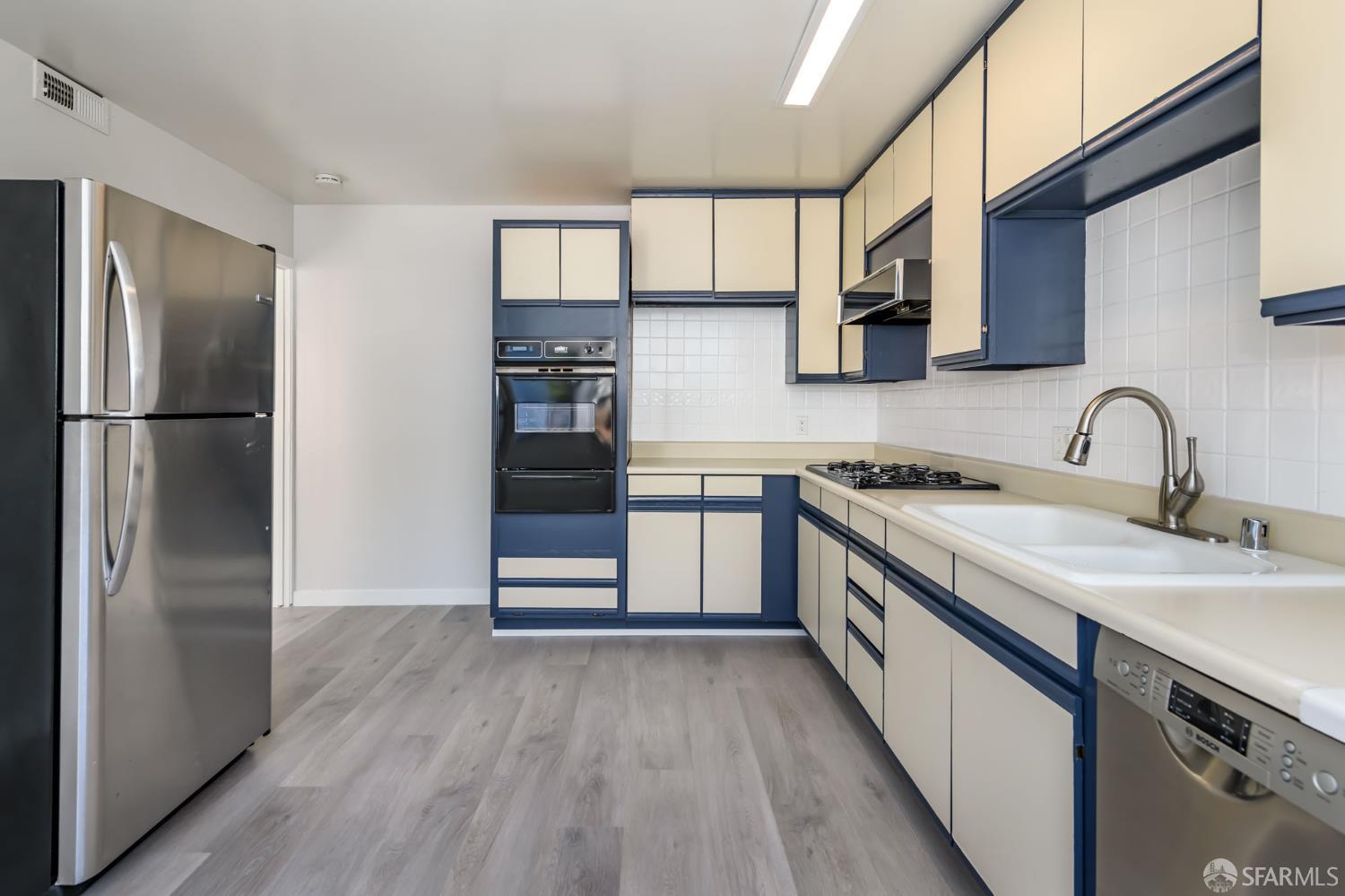 Detail Gallery Image 6 of 23 For 12 Hattie St #3,  San Francisco,  CA 94114 - 3 Beds | 3 Baths