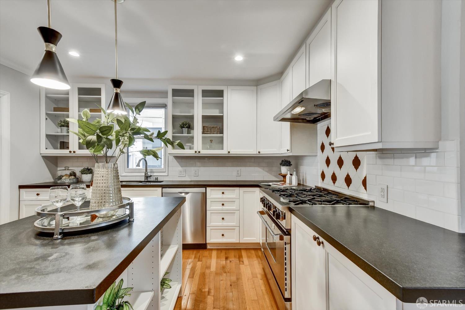 Detail Gallery Image 24 of 62 For 1258 York St, San Francisco,  CA 94110 - 3 Beds | 2/1 Baths