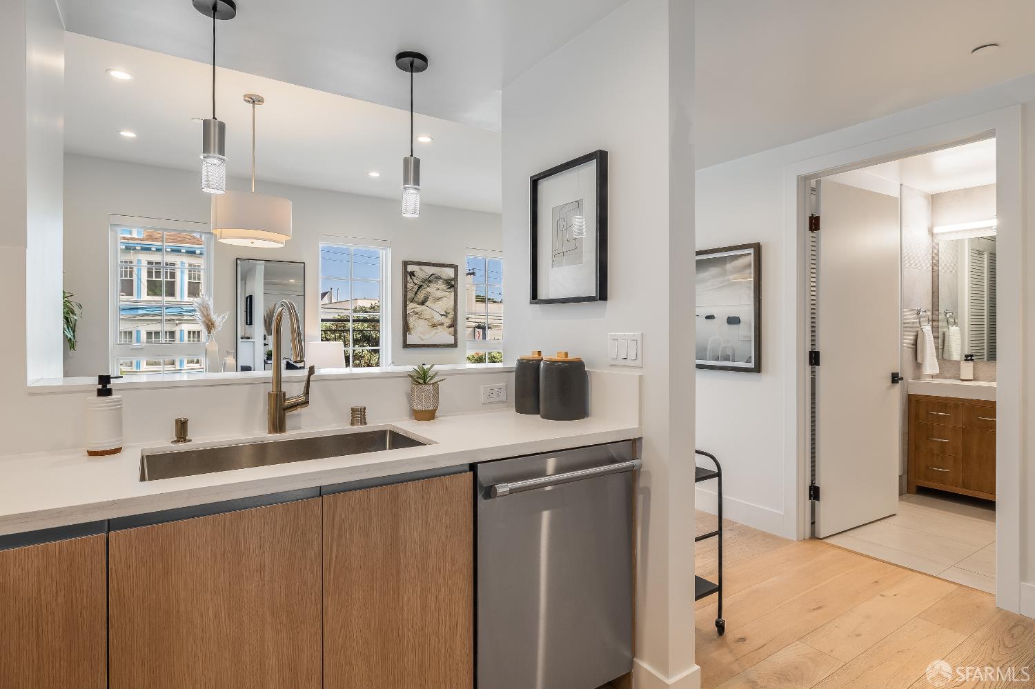 Photo #6: 425080324 Listing 