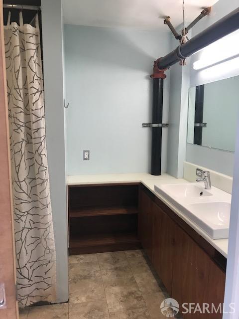 Detail Gallery Image 10 of 16 For 870 Innes Ave, San Francisco,  CA 94124 - – Beds | – Baths