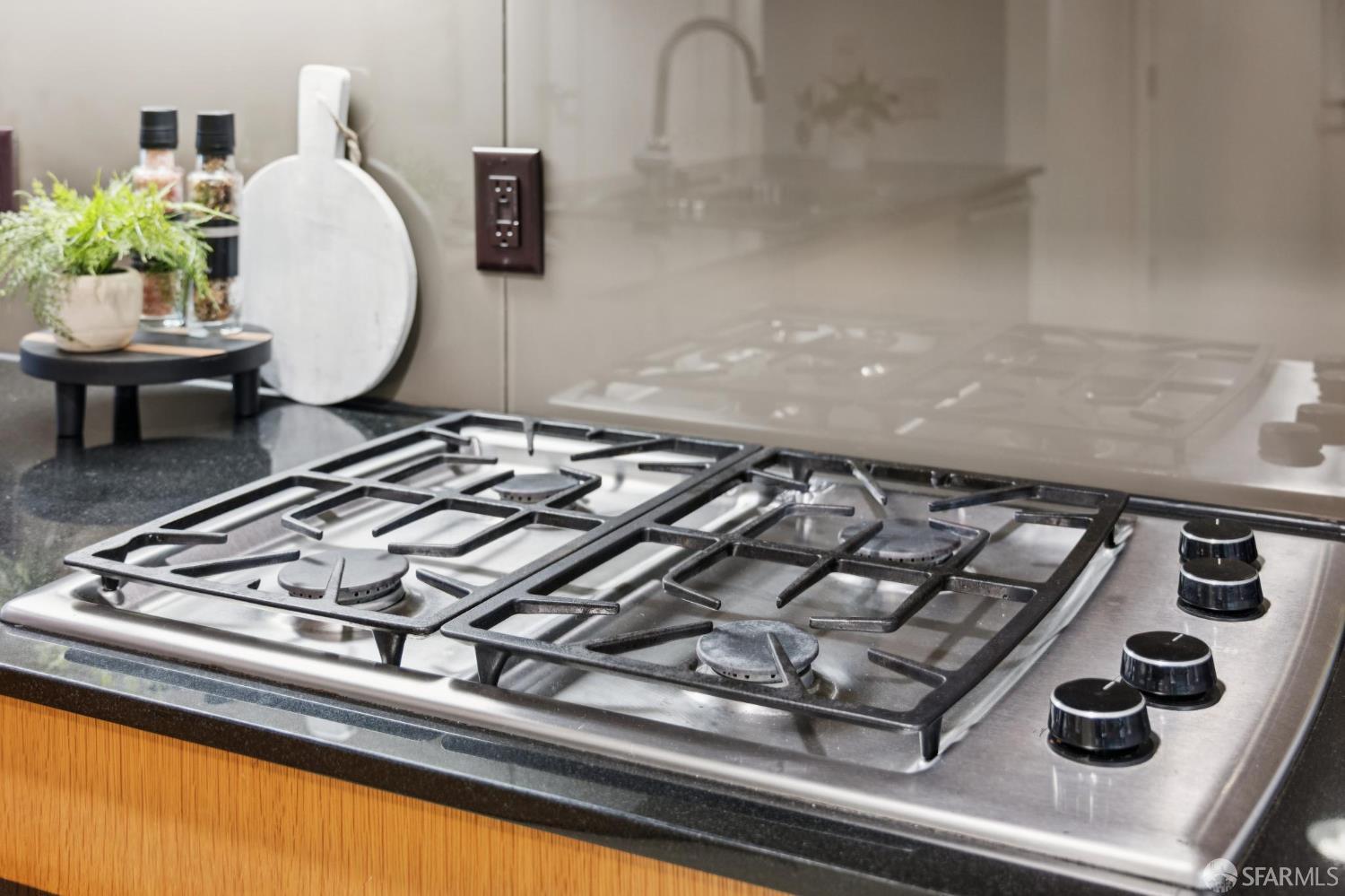 Photo #5: 425076105 Listing 