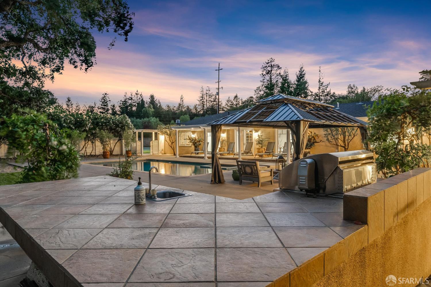 Detail Gallery Image 11 of 51 For 2 Callado Way, Atherton,  CA 94027 - 5 Beds | 4/1 Baths