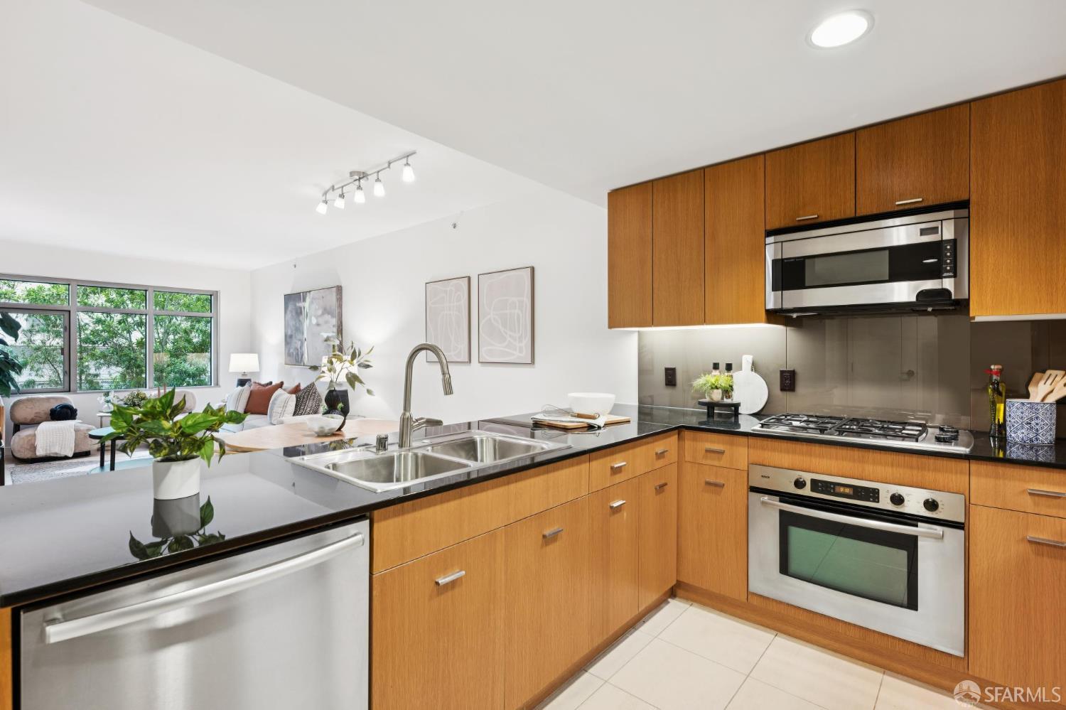 Photo #4: 425076105 Listing 