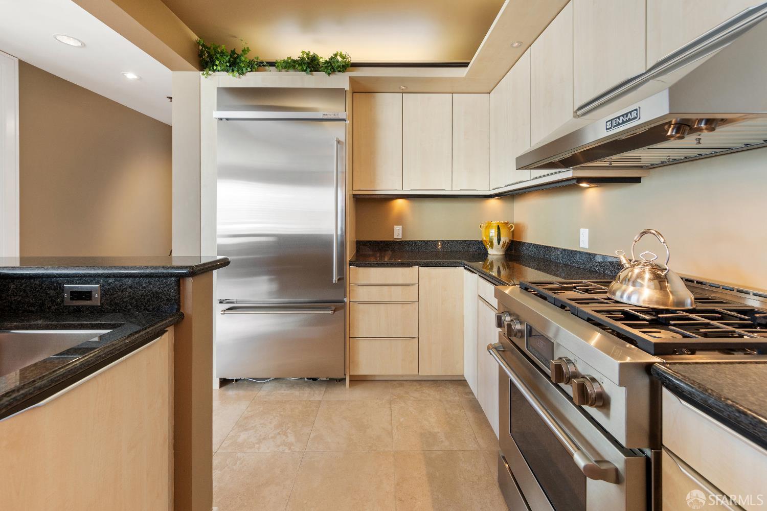 Photo #11: 425077516 Listing: Photo #11