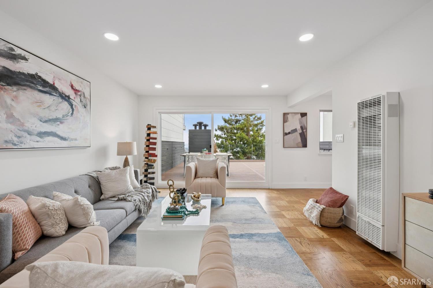 Detail Gallery Image 5 of 40 For 3711 Market St #2,  San Francisco,  CA 94131 - 2 Beds | 1 Baths