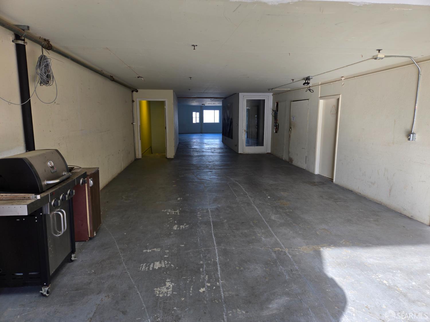 Detail Gallery Image 2 of 16 For 870 Innes Ave, San Francisco,  CA 94124 - – Beds | – Baths