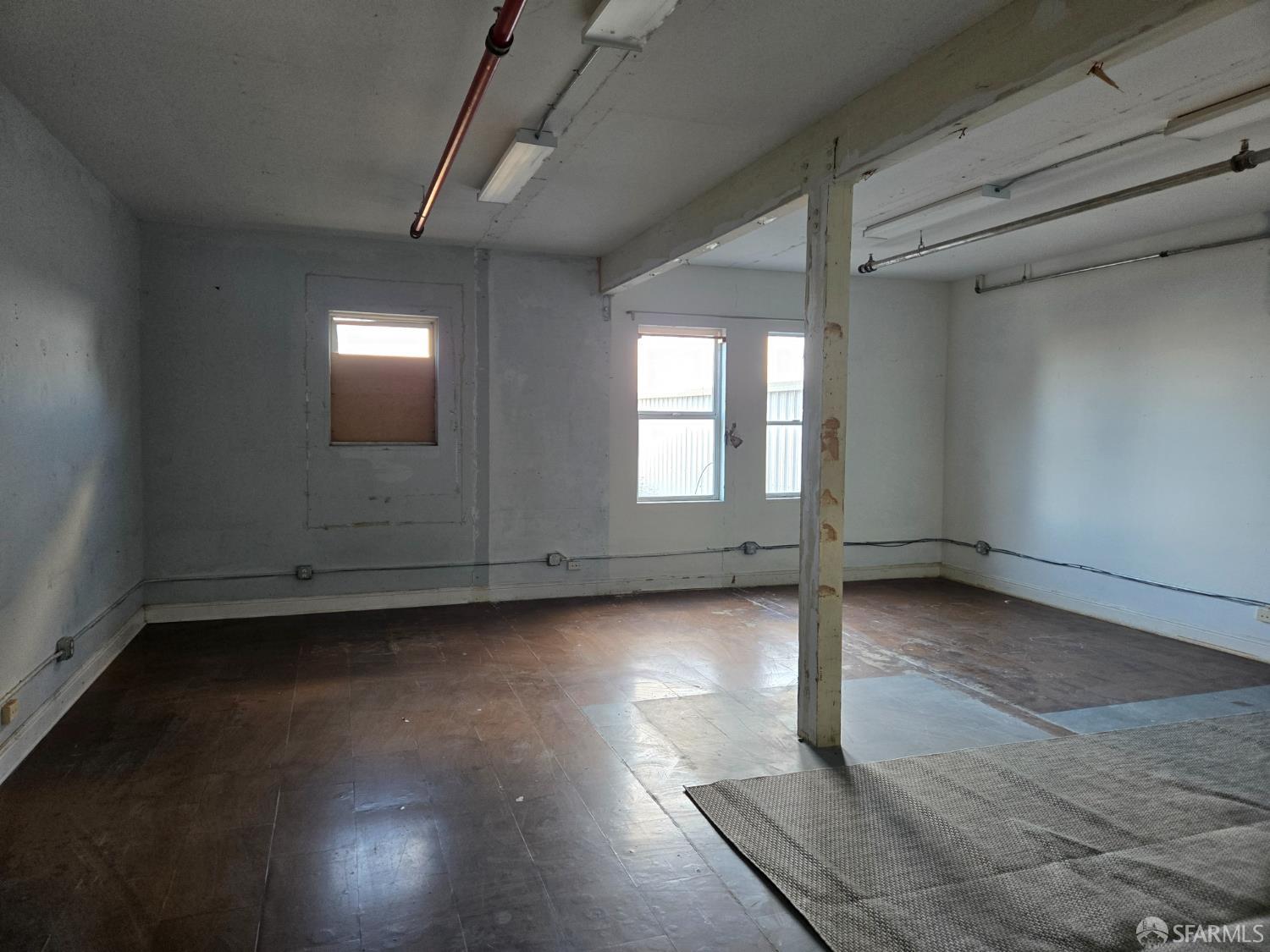 Detail Gallery Image 4 of 16 For 870 Innes Ave, San Francisco,  CA 94124 - – Beds | – Baths