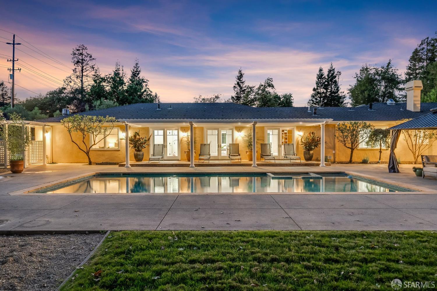 Detail Gallery Image 7 of 51 For 2 Callado Way, Atherton,  CA 94027 - 5 Beds | 4/1 Baths