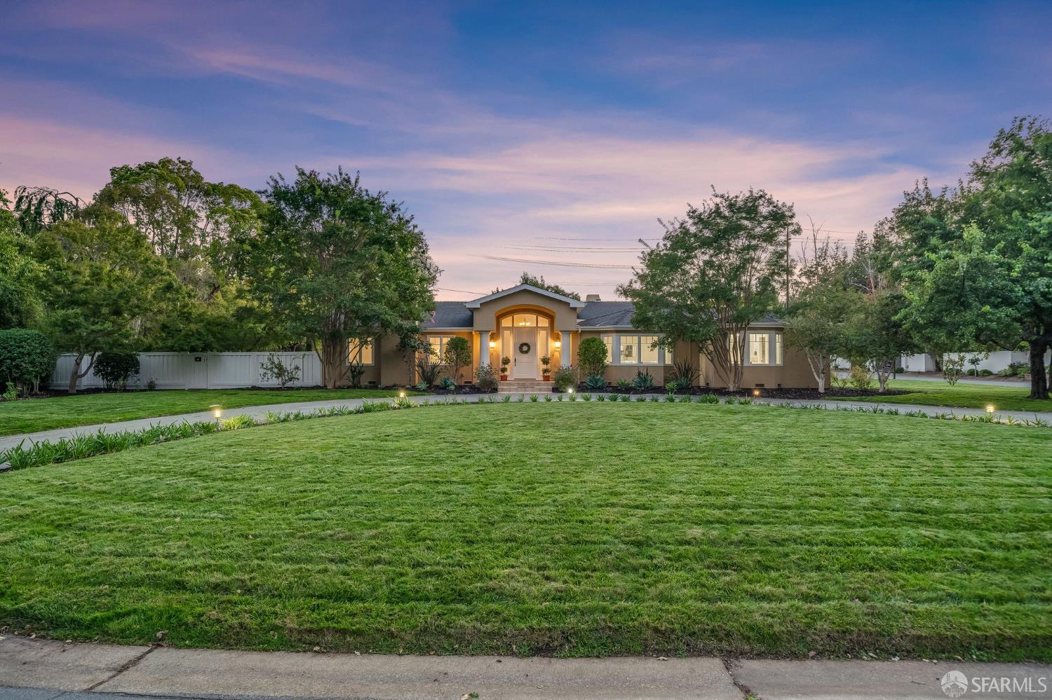 Detail Gallery Image 4 of 51 For 2 Callado Way, Atherton,  CA 94027 - 5 Beds | 4/1 Baths