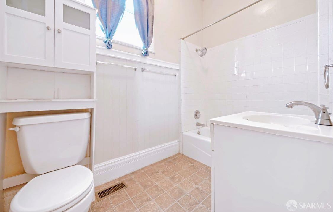 Detail Gallery Image 3 of 32 For 322 Commercial Ave, South San Francisco,  CA 94080 - 3 Beds | 1/1 Baths