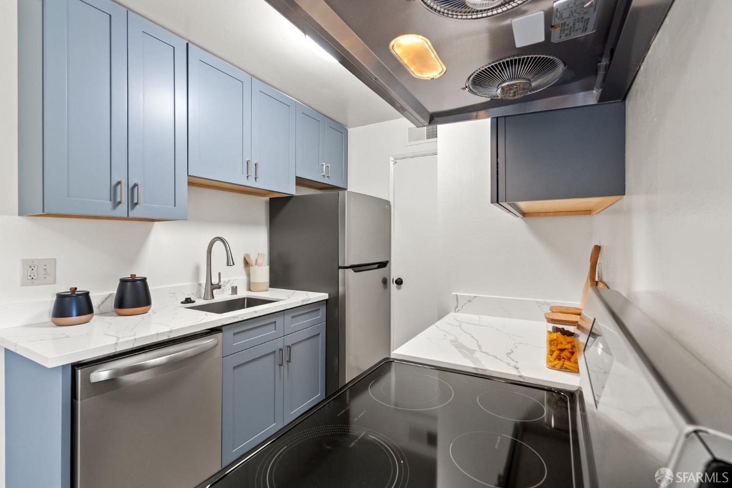 Detail Gallery Image 10 of 26 For 5319 Ridgeview Cir #10,  El Sobrante,  CA 94803 - 2 Beds | 1 Baths