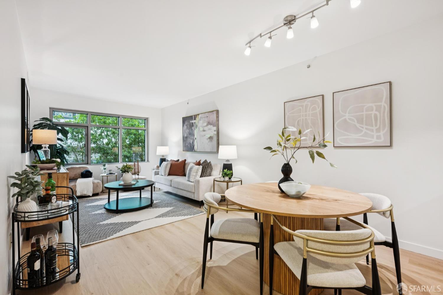 Photo #3: 425076105 Listing 