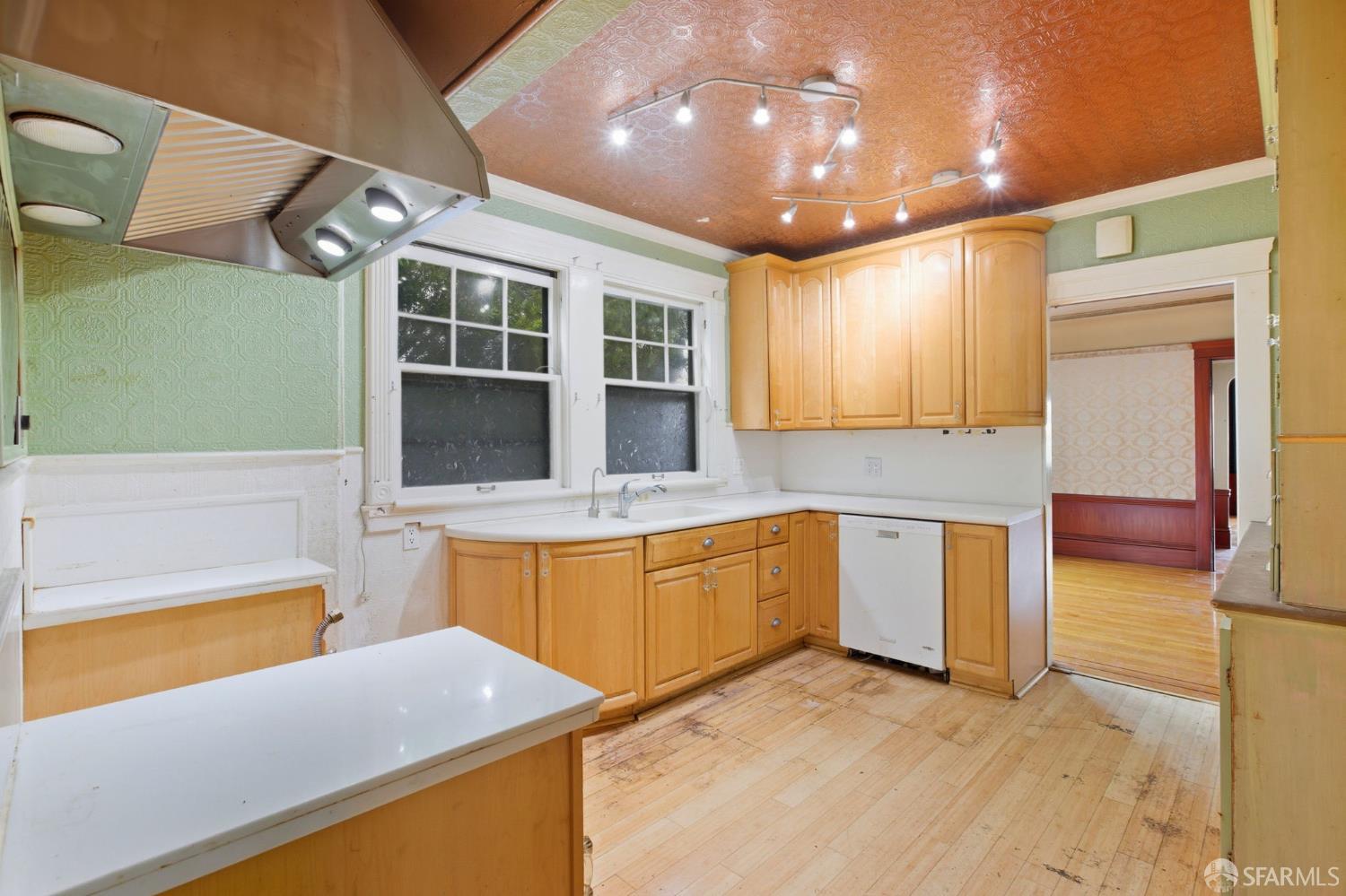 Detail Gallery Image 12 of 30 For 53 Foote Ave, San Francisco,  CA 94112 - 3 Beds | 1 Baths