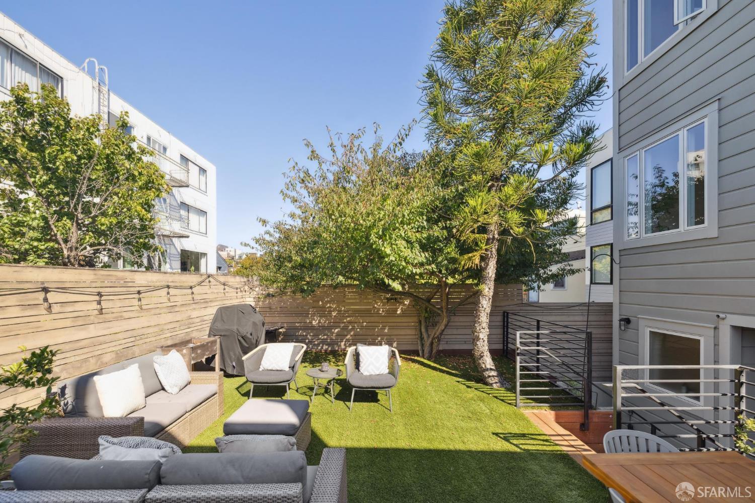 Photo #2: 425076833 Listing 