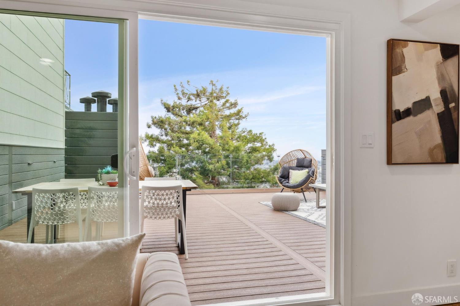 Detail Gallery Image 4 of 40 For 3711 Market St #2,  San Francisco,  CA 94131 - 2 Beds | 1 Baths