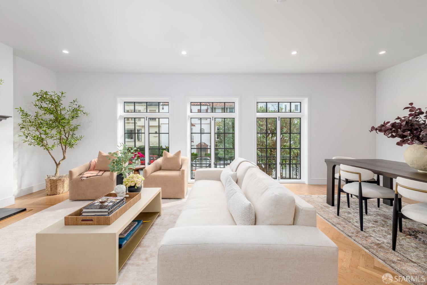 Photo #4: 425075340 Listing 