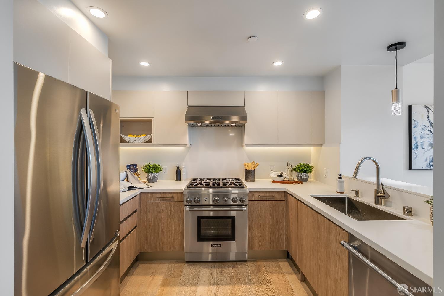 Photo #3: 425080324 Listing 